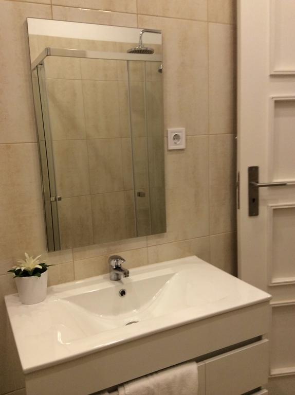 4U Lisbon IV Guesthouse Airport Buitenkant foto